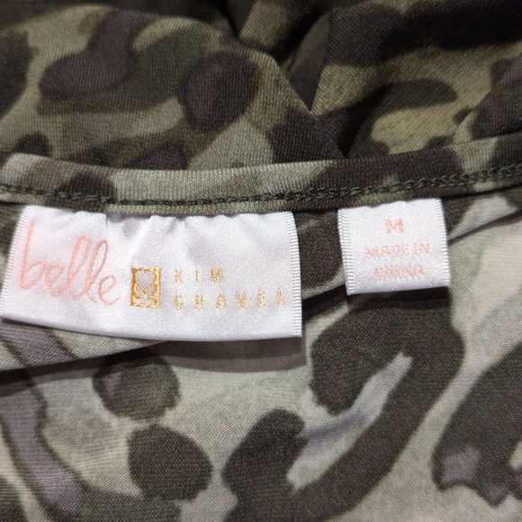 Belle by Kim Gravel Animal Print Knit Top Women's Medium Green V neck Stretch - Picture 5 of 10